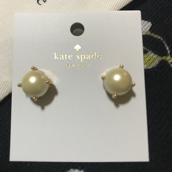 KSNY studs pearl earrings - Picture 2 of 3